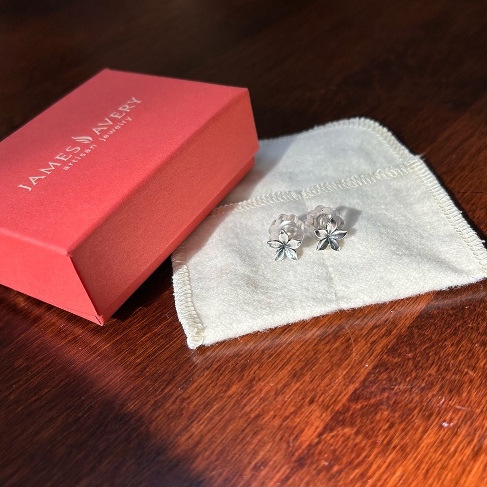 RETIRED NWOT James Avery Silver Flower Earrings